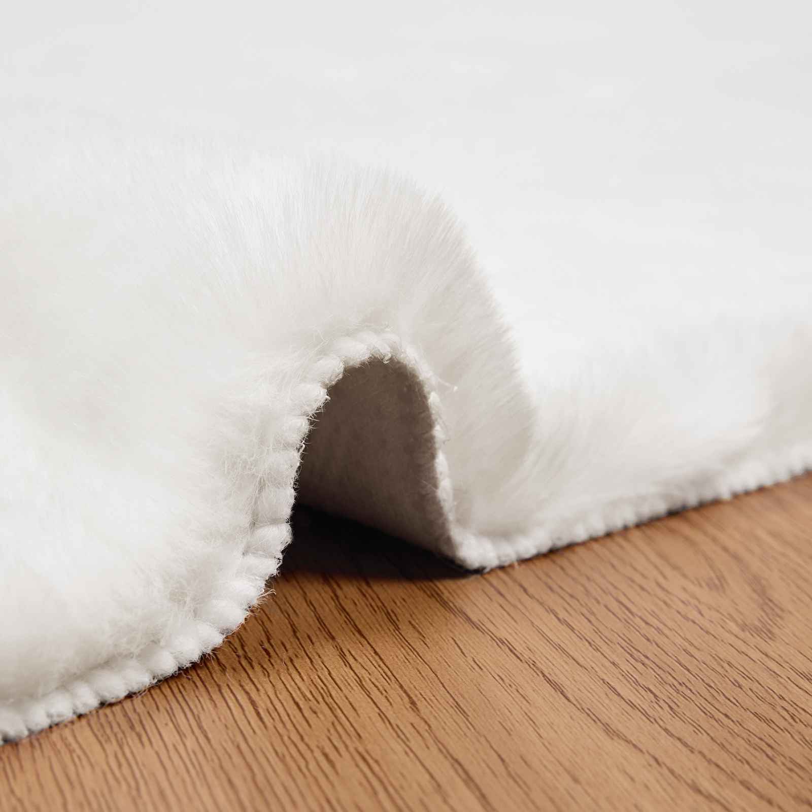 Dirbtinio triušio kailio kilimas Olite Balta 240 x 240 cm