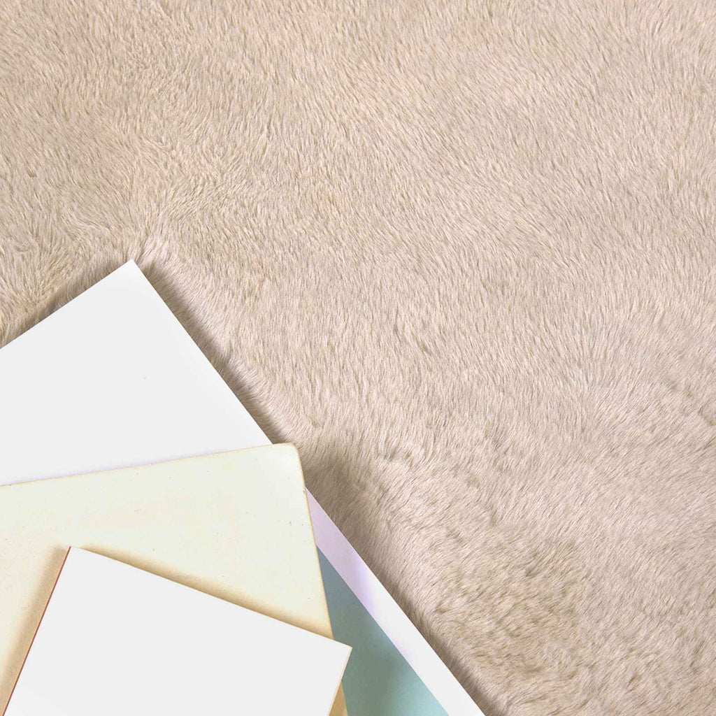 Dirbtinio triušio kailio kilimas Olite Taupe 240 x 240 cm