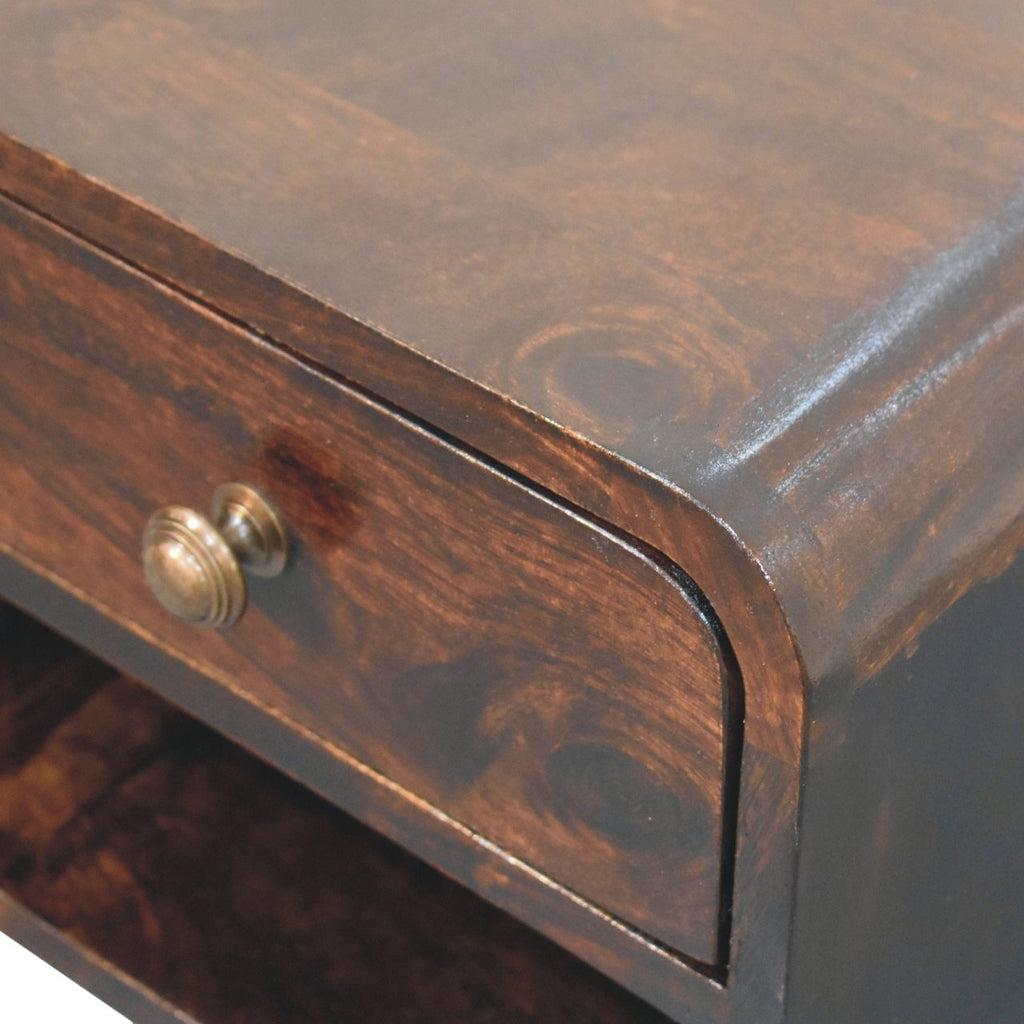 Lenktas Riešutmedžio Mini naktinis staliukas