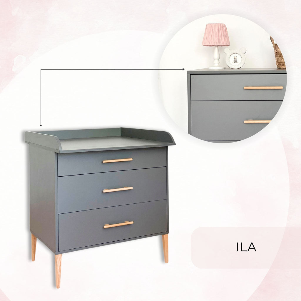 Komoda su vystymo stalu „ILA“, Balta / pilka