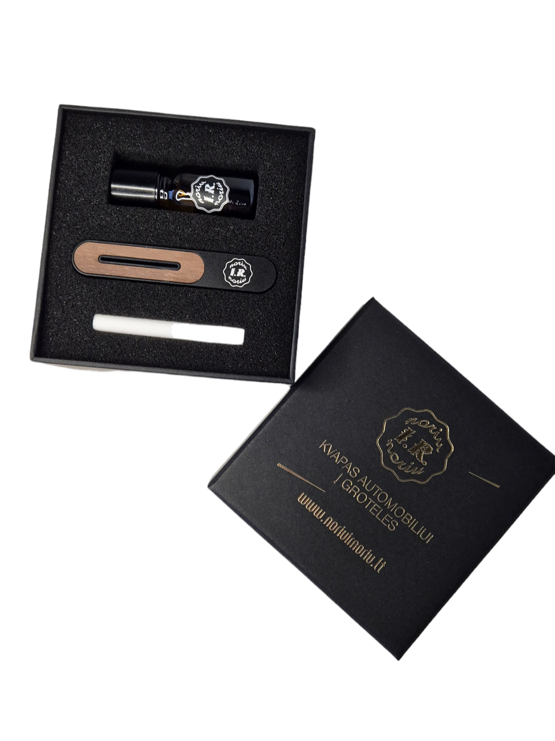 Prabangūs „noriu ir noriu” kvapai automobiliui į groteles