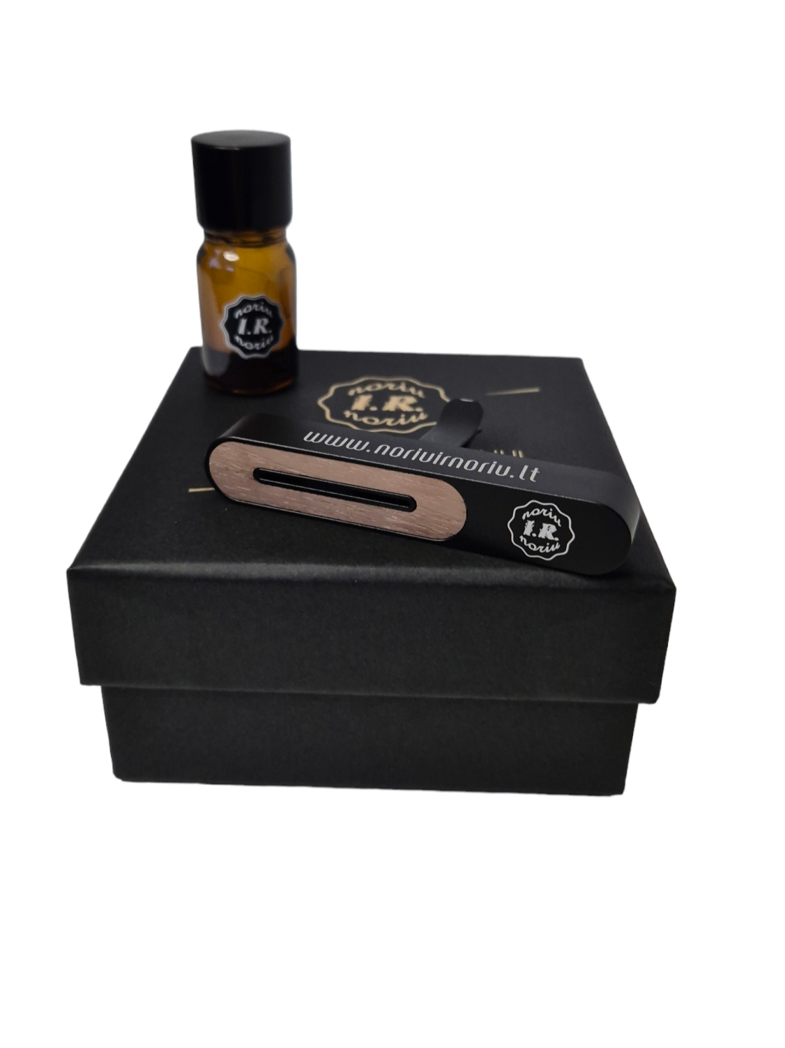 Prabangūs „noriu ir noriu” kvapai automobiliui į groteles